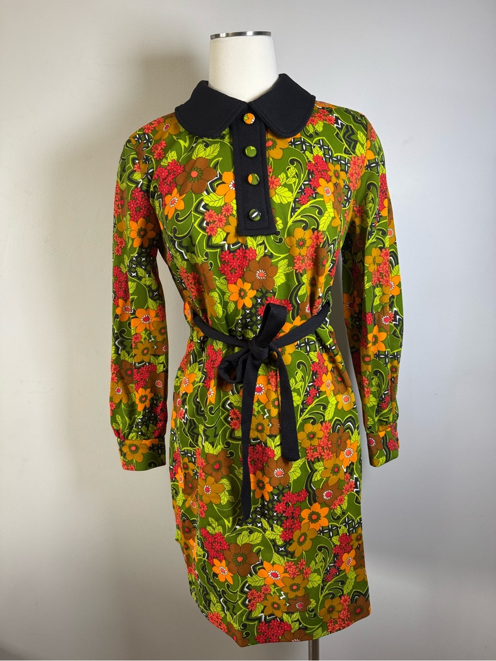 Vintage 50’s 60’s Green Floral Shirt Dress with Black Trim S-M